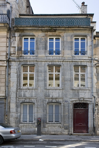 Vue d'ensemble de la façade antérieure du logis principal. © Yves Sancey / Région Bourgogne-Franche-Comté, Inventaire du patrimoine - 2009