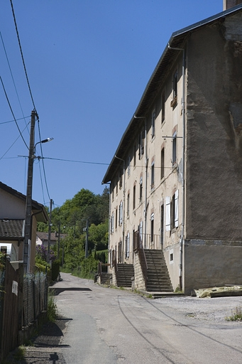 Logement d'ouvriers (rue du Tâtre). Façade antérieure. © Yves Sancey / Région Bourgogne-Franche-Comté, Inventaire du patrimoine - 2009