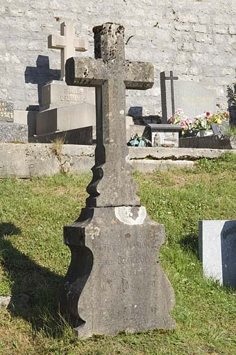 Tombeau de Félicie Marion, née Braillard (non étudié). © Jérôme Mongreville / Région Bourgogne-Franche-Comté, Inventaire du patrimoine - 2009 Tombeau de Félicie Marion, née Braillard (non étudié). © Jérôme Mongreville / Région Bourgogne-Franche-Comté, Inventaire du patrimoine - 2009