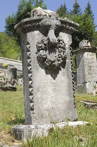 Tombeau de Marie-Séraphine La Ferrière, veuve Martin (non étudié). © Jérôme Mongreville / Région Bourgogne-Franche-Comté, Inventaire du patrimoine - 2009 Tombeau de Marie-Séraphine La Ferrière, veuve Martin (non étudié). © Jérôme Mongreville / Région Bourgogne-Franche-Comté, Inventaire du patrimoine - 2009
