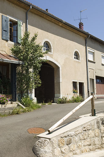 Vue de trois quart rapprochée. © Jérôme Mongreville / Région Bourgogne-Franche-Comté, Inventaire du patrimoine - 2009