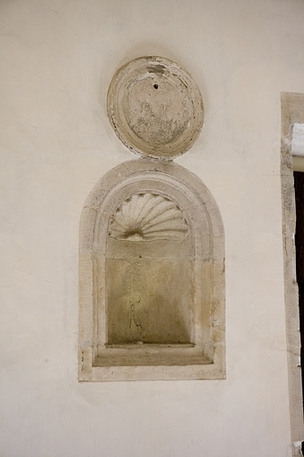 Escalier : niche entre les deux fenêtres du premier palier. © Yves Sancey / Région Bourgogne-Franche-Comté, Inventaire du patrimoine - 2009 Escalier : niche entre les deux fenêtres du premier palier. © Yves Sancey / Région Bourgogne-Franche-Comté, Inventaire du patrimoine - 2009