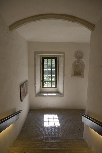 Escalier : premier palier. © Yves Sancey / Région Bourgogne-Franche-Comté, Inventaire du patrimoine - 2009 Escalier : premier palier. © Yves Sancey / Région Bourgogne-Franche-Comté, Inventaire du patrimoine - 2009