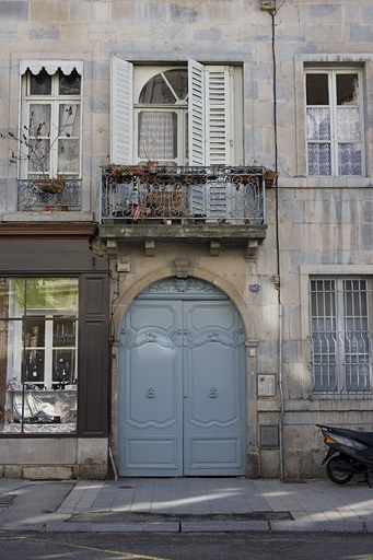 Détail du portail d'entrée. © Yves Sancey / Région Bourgogne-Franche-Comté, Inventaire du patrimoine - 2009