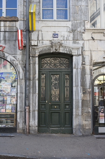 Détail de la porte d'entrée. © Yves Sancey / Région Bourgogne-Franche-Comté, Inventaire du patrimoine - 2009