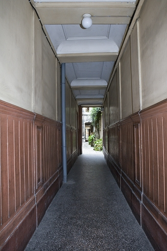 Vue d'ensemble du couloir d'entrée. © Yves Sancey / Région Bourgogne-Franche-Comté, Inventaire du patrimoine - 2009