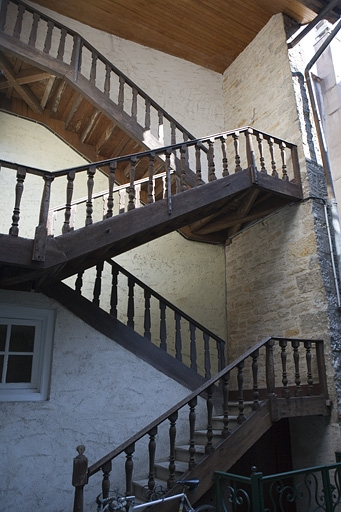Détail de l'escalier à cage ouverte du logis secondaire. © Yves Sancey / Région Bourgogne-Franche-Comté, Inventaire du patrimoine - 2009