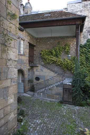 Vue d'ensemble de l'escalier exérieur, de face. © Yves Sancey / Région Bourgogne-Franche-Comté, Inventaire du patrimoine - 2009