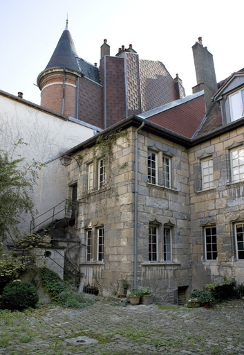 Détail de l'aile sur cour, de trois quarts droit. © Yves Sancey / Région Bourgogne-Franche-Comté, Inventaire du patrimoine - 2009