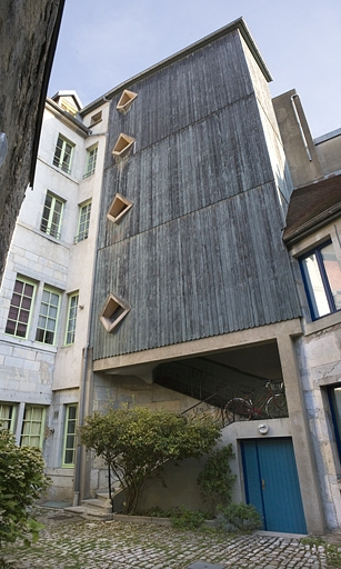 Vue d'ensemble de l'escalier à cage ouverte sur cour. © Yves Sancey / Région Bourgogne-Franche-Comté, Inventaire du patrimoine - 2009