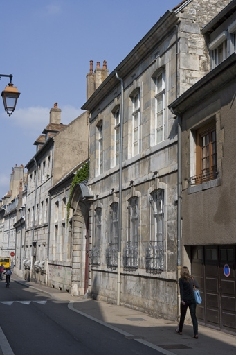 Vue d'ensemble depuis la rue, de trois quarts droit. © Yves Sancey / Région Bourgogne-Franche-Comté, Inventaire du patrimoine - 2009