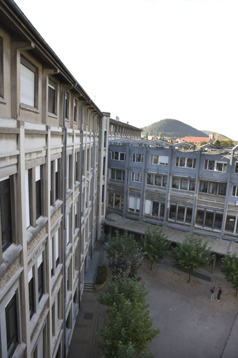 Aile sud et " traverse " : façade sur cour. © Yves Sancey / Région Bourgogne-Franche-Comté, Inventaire du patrimoine - 2009 Aile sud et " traverse " : façade sur cour. © Yves Sancey / Région Bourgogne-Franche-Comté, Inventaire du patrimoine - 2009