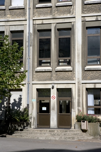 Aile nord : baies. © Yves Sancey / Région Bourgogne-Franche-Comté, Inventaire du patrimoine - 2009 Aile nord : baies. © Yves Sancey / Région Bourgogne-Franche-Comté, Inventaire du patrimoine - 2009