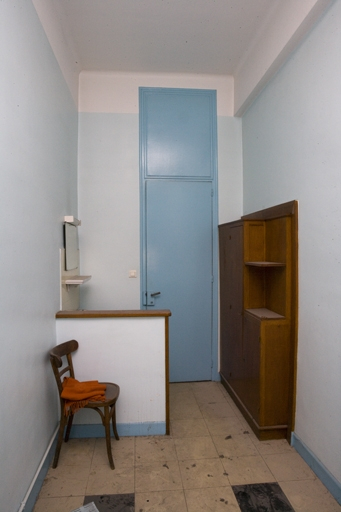 Aile nord (3e étage) : chambre d'inspecteur, depuis le fond. © Yves Sancey / Région Bourgogne-Franche-Comté, Inventaire du patrimoine - 2009 Aile nord (3e étage) : chambre d'inspecteur, depuis le fond. © Yves Sancey / Région Bourgogne-Franche-Comté, Inventaire du patrimoine - 2009