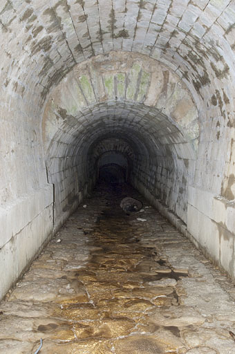 Détail de la voûte du pont, aqueduc du Vaubillon (n°6). © Jérôme Mongreville / Région Bourgogne-Franche-Comté, Inventaire du patrimoine - 2009