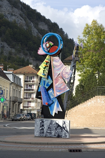 Statue en émail de Marie-Thérèse Masias, près de la poste. © Yves Sancey / Région Bourgogne-Franche-Comté, Inventaire du patrimoine - 2009 Statue en émail de Marie-Thérèse Masias, près de la poste. © Yves Sancey / Région Bourgogne-Franche-Comté, Inventaire du patrimoine - 2009