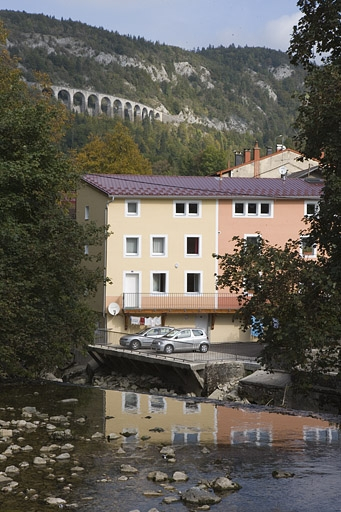 Vue d'ensemble depuis le sud, après restauration. © Yves Sancey / Région Bourgogne-Franche-Comté, Inventaire du patrimoine - 2009 Vue d'ensemble depuis le sud, après restauration. © Yves Sancey / Région Bourgogne-Franche-Comté, Inventaire du patrimoine - 2009