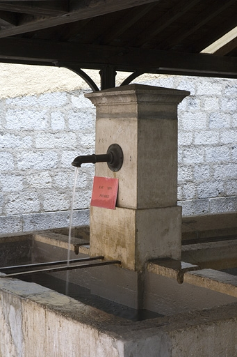 Borne d'alimentation. © Yves Sancey / Région Bourgogne-Franche-Comté, Inventaire du patrimoine - 2009