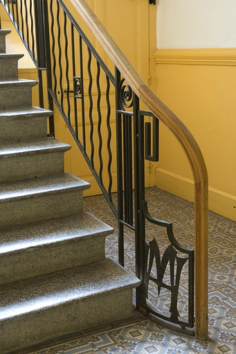 Rampe d'escalier, avec le monogramme MH. © Yves Sancey / Région Bourgogne-Franche-Comté, Inventaire du patrimoine - 2009