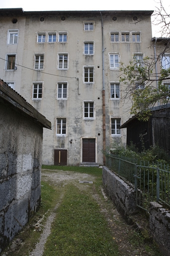 Vue d'ensemble depuis la rue Hyacinthe Caseaux. © Yves Sancey / Région Bourgogne-Franche-Comté, Inventaire du patrimoine - 2009