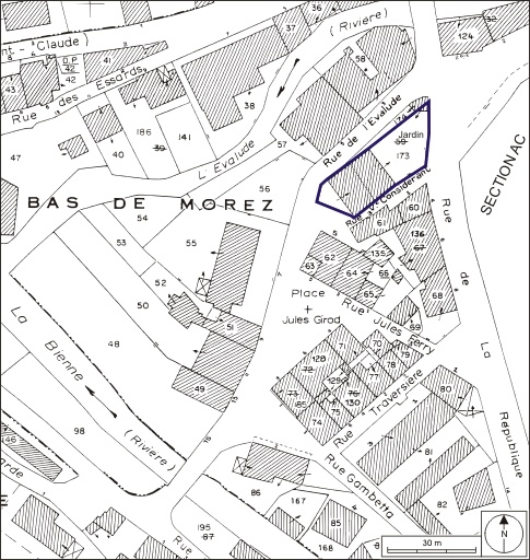 Plan-masse et de situation. Extrait du plan cadastral, 1980, section AB, échelle 1:1000. © André Céréza / Région Bourgogne-Franche-Comté, Inventaire du patrimoine - 2009