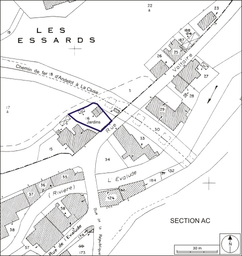 Plan-masse et de situation. Extrait du plan cadastral, 1980, section AB, échelle 1:1000. © André Céréza / Région Bourgogne-Franche-Comté, Inventaire du patrimoine - 2009