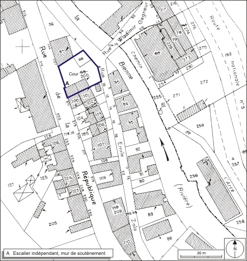 Plan-masse et de situation. Extrait du plan cadastral, 1980, section AK, échelle 1:1000. © André Céréza / Région Bourgogne-Franche-Comté, Inventaire du patrimoine - 2009