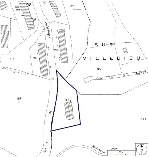 Plan-masse et de situation. Extrait du plan cadastral, 1980, section AD, échelle 1:1000. © André Céréza / Région Bourgogne-Franche-Comté, Inventaire du patrimoine - 2009