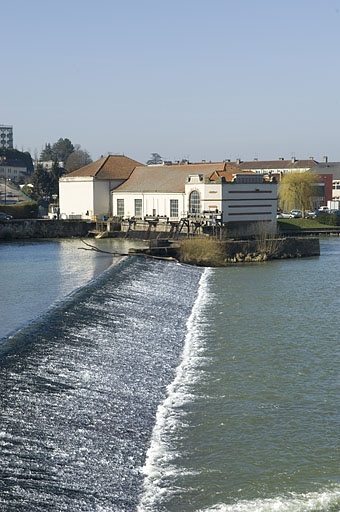 Vue d'ensemble depuis le nord-est. © Jérôme Mongreville / Région Bourgogne-Franche-Comté, Inventaire du patrimoine - 2009 Vue d'ensemble depuis le nord-est. © Jérôme Mongreville / Région Bourgogne-Franche-Comté, Inventaire du patrimoine - 2009