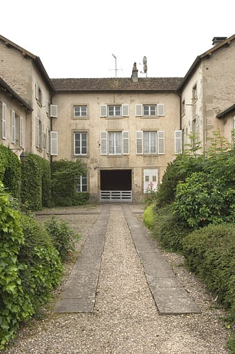 Façade antérieure du relais de poste. © Jérôme Mongreville / Région Bourgogne-Franche-Comté, Inventaire du patrimoine - 2009
