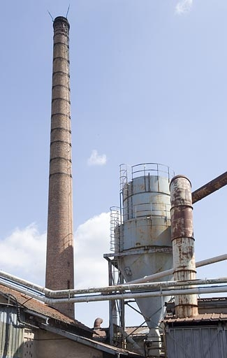 Cheminée et silo. Vue rapprochée. © Jérôme Mongreville / Région Bourgogne-Franche-Comté, Inventaire du patrimoine - 2009