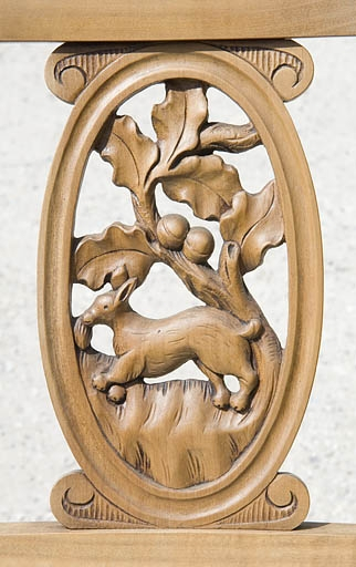 Détail d'un dossier de chaise. Motif figuré. © Jérôme Mongreville / Région Bourgogne-Franche-Comté, Inventaire du patrimoine - 2009