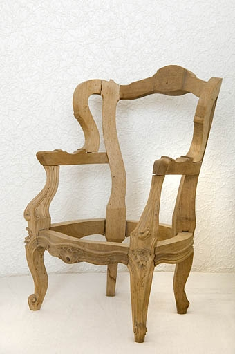 Modèle réduit d'un fauteuil de style Louis XV. © Jérôme Mongreville / Région Bourgogne-Franche-Comté, Inventaire du patrimoine - 2009