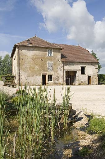 Le moulin depuis l'est. © Jérôme Mongreville / Région Bourgogne-Franche-Comté, Inventaire du patrimoine - 2009