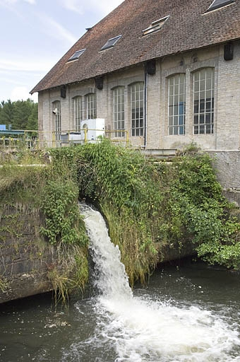 Chute à l'emplacement de l'ancien bâtiment d'eau, et extrémité nord de la forge neuve. © Jérôme Mongreville / Région Bourgogne-Franche-Comté, Inventaire du patrimoine - 2009