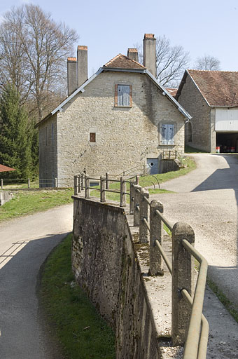 Logement ouvrier depuis la passerelle. © Jérôme Mongreville / Région Bourgogne-Franche-Comté, Inventaire du patrimoine - 2009