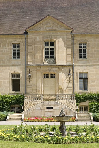 Logis abbatial. Avant-corps central. © Jérôme Mongreville / Région Bourgogne-Franche-Comté, Inventaire du patrimoine - 2009