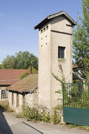 Le transformateur électrique depuis l'entrée. © Jérôme Mongreville / Région Bourgogne-Franche-Comté, Inventaire du patrimoine - 2009 Le transformateur électrique depuis l'entrée. © Jérôme Mongreville / Région Bourgogne-Franche-Comté, Inventaire du patrimoine - 2009