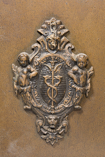 Détail : décor sur la porte. © Jérôme Mongreville / Région Bourgogne-Franche-Comté, Inventaire du patrimoine - 2010
