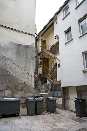 Vue des logis situés dans la deuxième cour : 13 Grande Rue. © Yves Sancey / Région Bourgogne-Franche-Comté, Inventaire du patrimoine - 2010