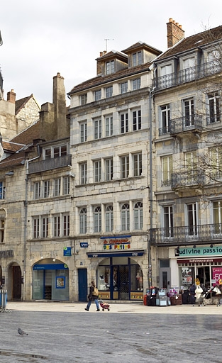Vue d'ensemble de la façade antérieure du logis principal. © Yves Sancey / Région Bourgogne-Franche-Comté, Inventaire du patrimoine - 2010