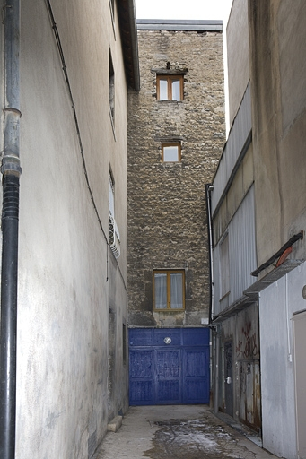 Deuxième cour : façade postérieure du logis secondaire donnant sur l'ancien trage. © Yves Sancey / Région Bourgogne-Franche-Comté, Inventaire du patrimoine - 2010