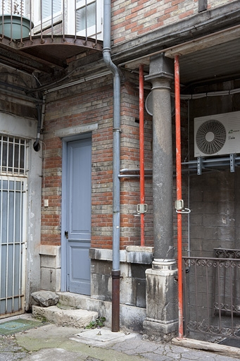 Détail d'une colonne en pierre à l'angle du bûcher. © Yves Sancey / Région Bourgogne-Franche-Comté, Inventaire du patrimoine - 2010