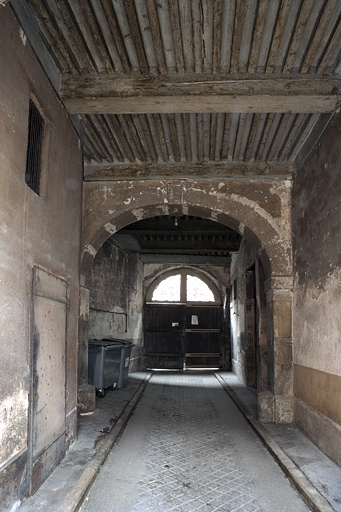 Vue d'ensemble du passage cocher, de face. © Yves Sancey / Région Bourgogne-Franche-Comté, Inventaire du patrimoine - 2010