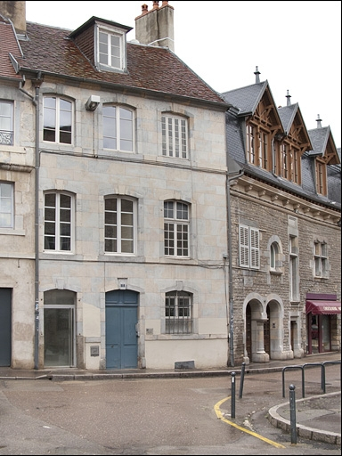 Vue d'ensemble de la façade donnant sur la rue Luc Breton. © Yves Sancey / Région Bourgogne-Franche-Comté, Inventaire du patrimoine - 2010