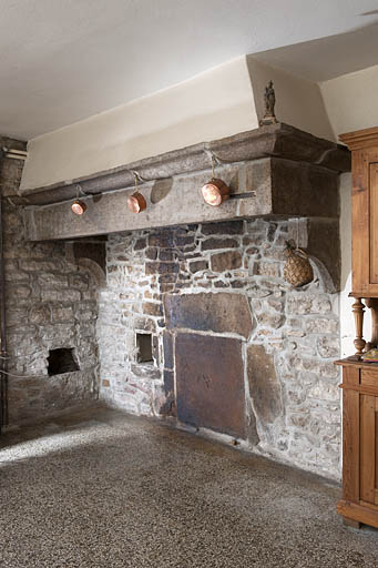 Vue générale de la chelminée de l'ancienne cuisine. © Jérôme Mongreville / Région Bourgogne-Franche-Comté, Inventaire du patrimoine - 2010