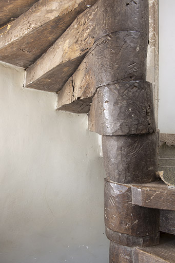 Intérieur : détail de l'escalier en vis menant à l'étage. © Jérôme Mongreville / Région Bourgogne-Franche-Comté, Inventaire du patrimoine - 2010