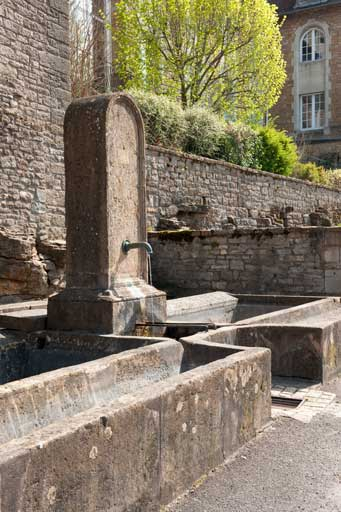 Détail : borne fontaine. © Jérôme Mongreville / Région Bourgogne-Franche-Comté, Inventaire du patrimoine - 2010
