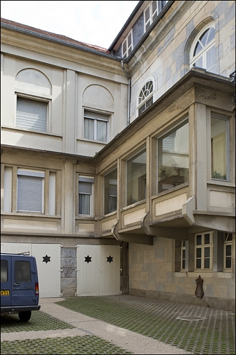 Détail des façades donnant sur la cour postérieure. © Yves Sancey / Région Bourgogne-Franche-Comté, Inventaire du patrimoine - 2010