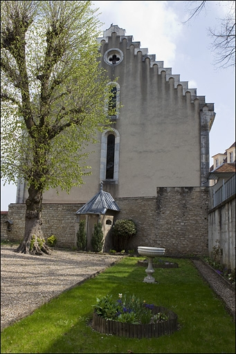 Vue éloignée du pavillon de jardin. © Yves Sancey / Région Bourgogne-Franche-Comté, Inventaire du patrimoine - 2010